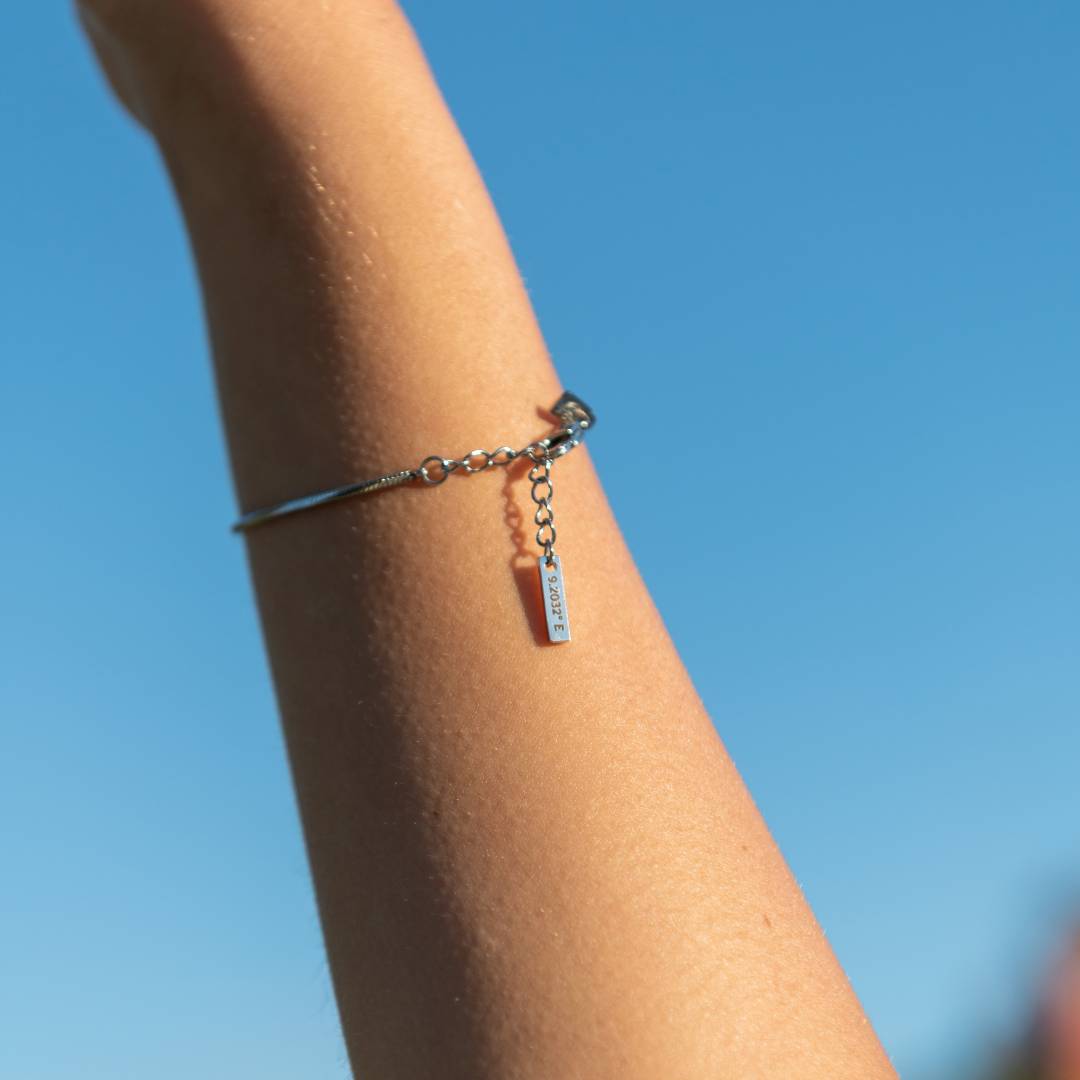 BRACELET AVEC PLAQUE GRAVÉE